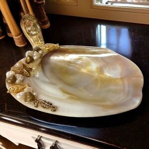 Mother Of Pearl Footed Shell Trinket Soap Dish Bowl Abalone Embellished Pearly